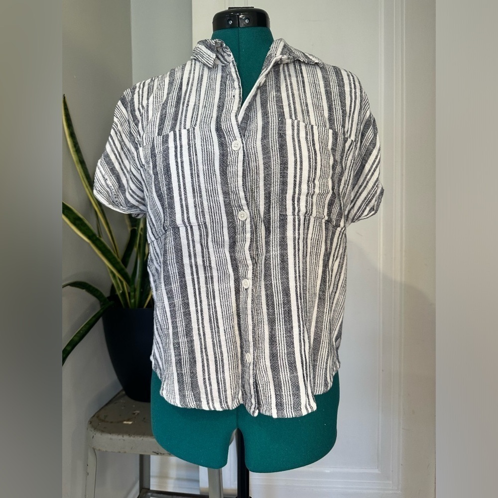 Falls Creek Short Sleeve Tee Shirt Blouse White blue strip Women’s Medium